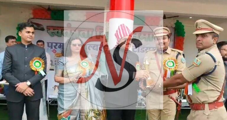 आजादी के जश्न में गूंजा देशभक्ति का जोश, गुमला में शान से लहराया तिरंगा