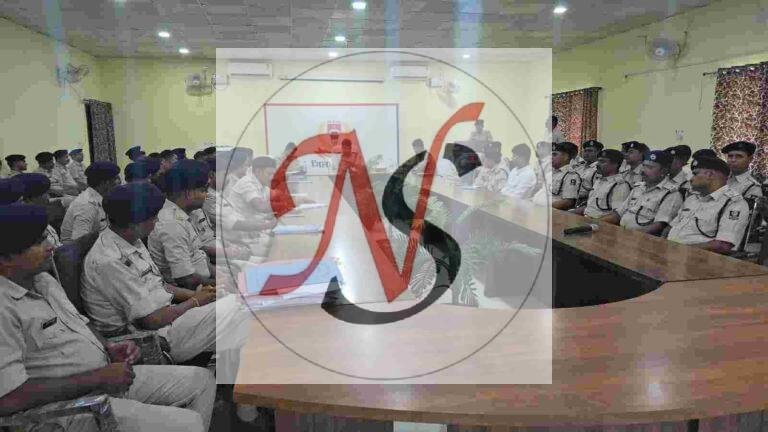 पुलिस सभा में जवानों ने रखीं समस्याएं, एसपी ने दिया समाधान का आश्वासन