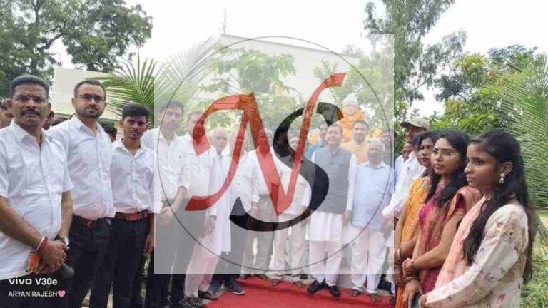 शिक्षक दिवस पर डॉ. राधाकृष्णन की प्रतिमा का अनावरण