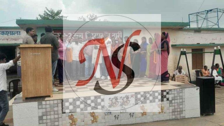 उत्क्रमित प्लस टू विद्यालय द्वारी में नवनिर्वाचित अध्यक्ष-उपाध्यक्ष का शपथ ग्रहण