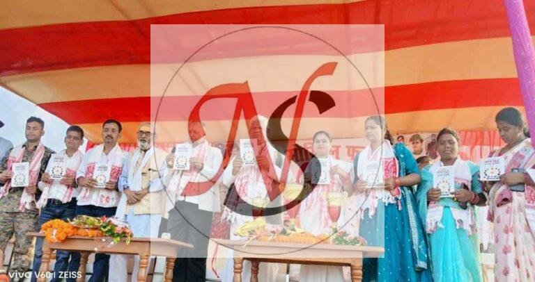 कवि रविंद्र प्रसाद की पुस्तक श्री चिन्मय नवग्रह रत्न दर्पण का विमोचन, सांसद कालीचरण सिंह ने किया लोकार्पण