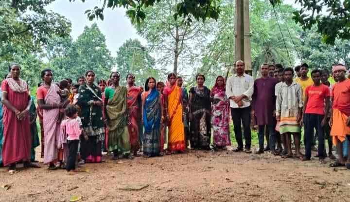 10 माह से जला ट्रांसफार्मर, अंधेरे में जी रहे 60-70 घरों के ग्रामीण
