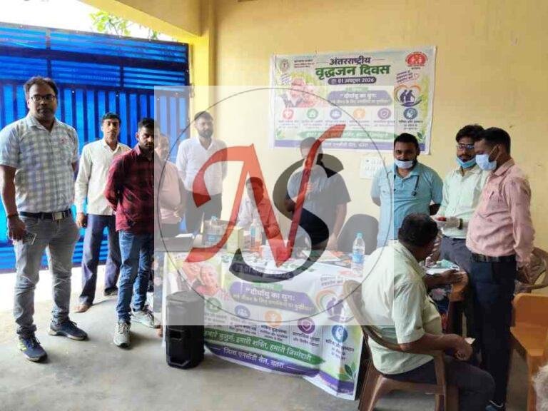 अंतर्राष्ट्रीय वृद्धजन दिवस पर स्वास्थ्य जागरूकता कार्यक्रम, सिविल सर्जन ने दीप जलाकर किया उद्घाटन