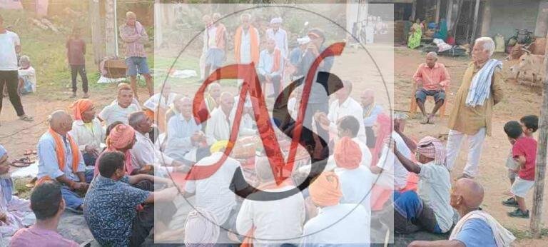 झुमर की धुन पर जमकर झूमे ग्रामीण, भक्तिमय माहौल में डूबा पूरा गांव