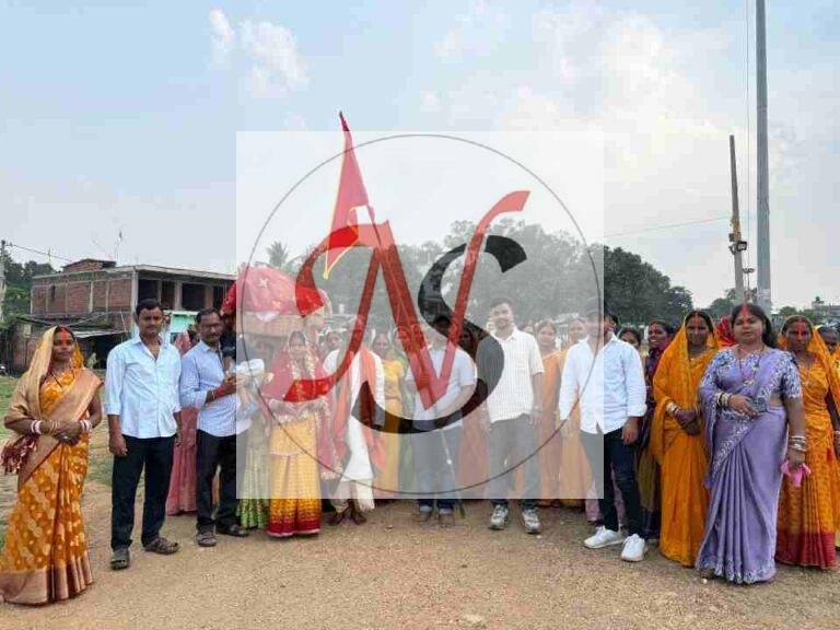 नवरात्र के तीसरे दिन निकली शोभायात्रा, मां दुर्गा को अर्पित हुए वस्त्र-आभूषण