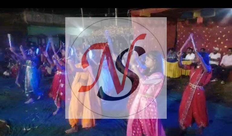 दुर्गा पूजा पर भव्य डांडिया-गरबा का आयोजन; बच्चों की मनमोहक प्रस्तुति ने मोहा सबका मन