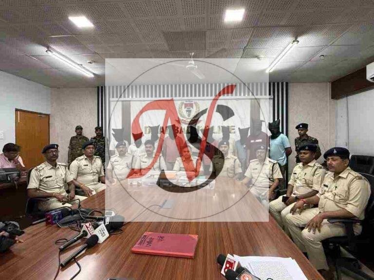 पुलिस का ऑपरेशन साइबर शील्ड: साइबर ठगी के आरोप में 11 गिरफ्तार, 2.85 लाख नकद और 19 मोबाइल बरामद