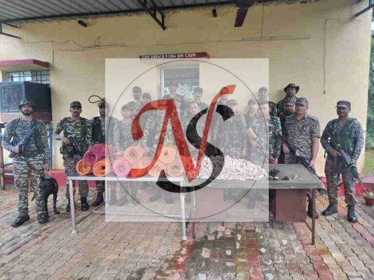 जंगलों में पुलिस-CRPF का सघन सर्च अभियान, नाला से भारी मात्रा में विस्फोटक बरामद