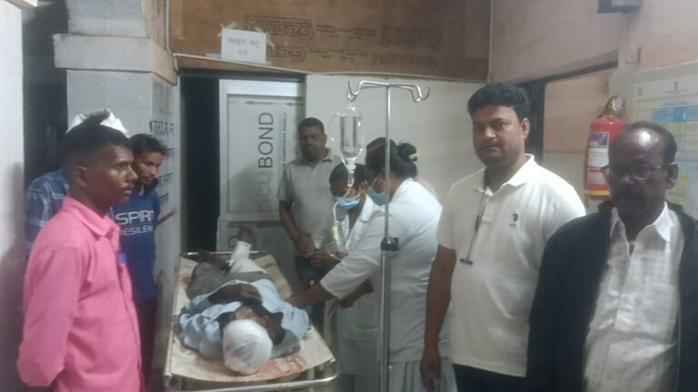 सड़क दुर्घटना में गंभीर रूप से घायल पिंजु उरांव को रिम्स किया गया रेफर, जय श्रीराम समिति ने की बेहतर इलाज की पहल