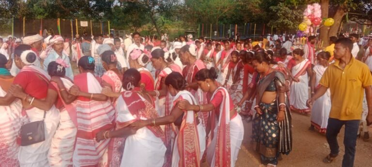 अखिलेश्वर धाम में ऐतिहासिक जतरा मेला सम्पन्न, 20 से अधिक खोड़हा दलों ने पारंपरिक नृत्य से बांधा समां