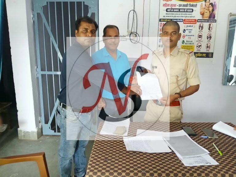 छात्राओं की सुरक्षा खतरे में! चौपारण गर्ल्स स्कूल में शराबियों का जमावड़ा, थाने में शिकायत दर्ज