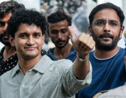 कॉकरोच जनता पार्टी दिल्ली हाई कोर्ट पहुंची: सौरव दास और आशुतोष रांका की रिहाई के लिए रात में ही सुनवाई की मांग; कहा- एक मिनट भी सलाखों के पीछे नहीं रहने चाहिए