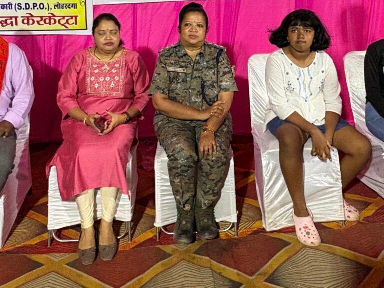 पतरा टोली में महाआरती और भव्य भंडारा संपन्न: एसडीपीओ बनीं मुख्य अतिथि, दिखा सरना-सनातन का संगम